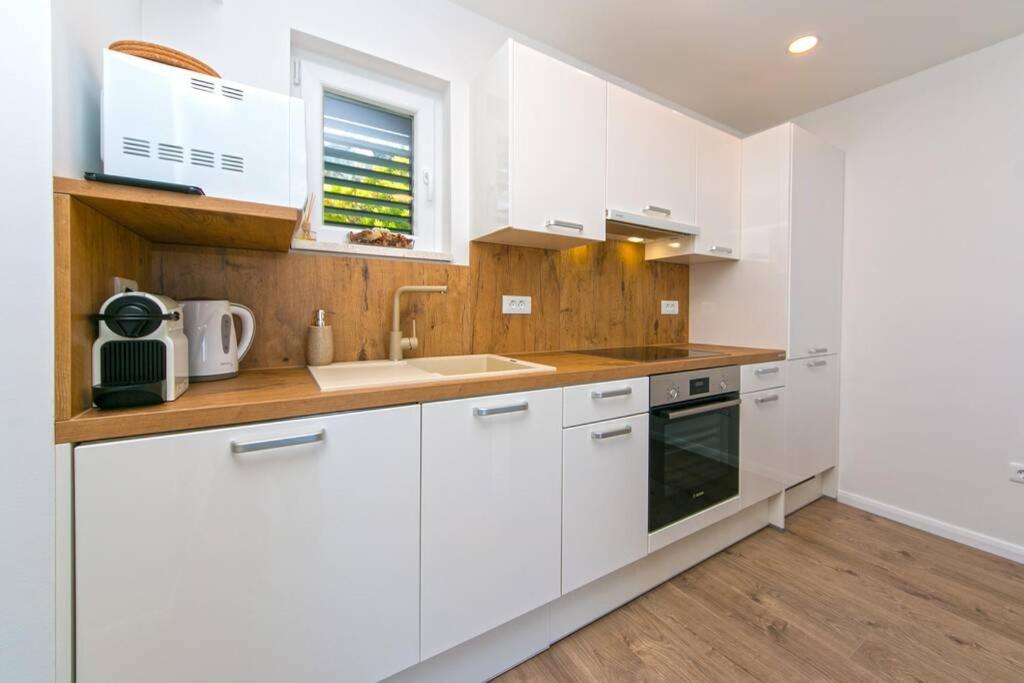 Apartman Macan Brela Eksteriør billede