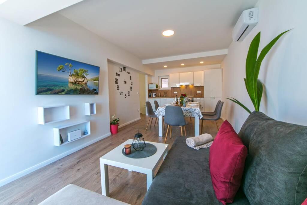 Apartman Macan Brela Eksteriør billede